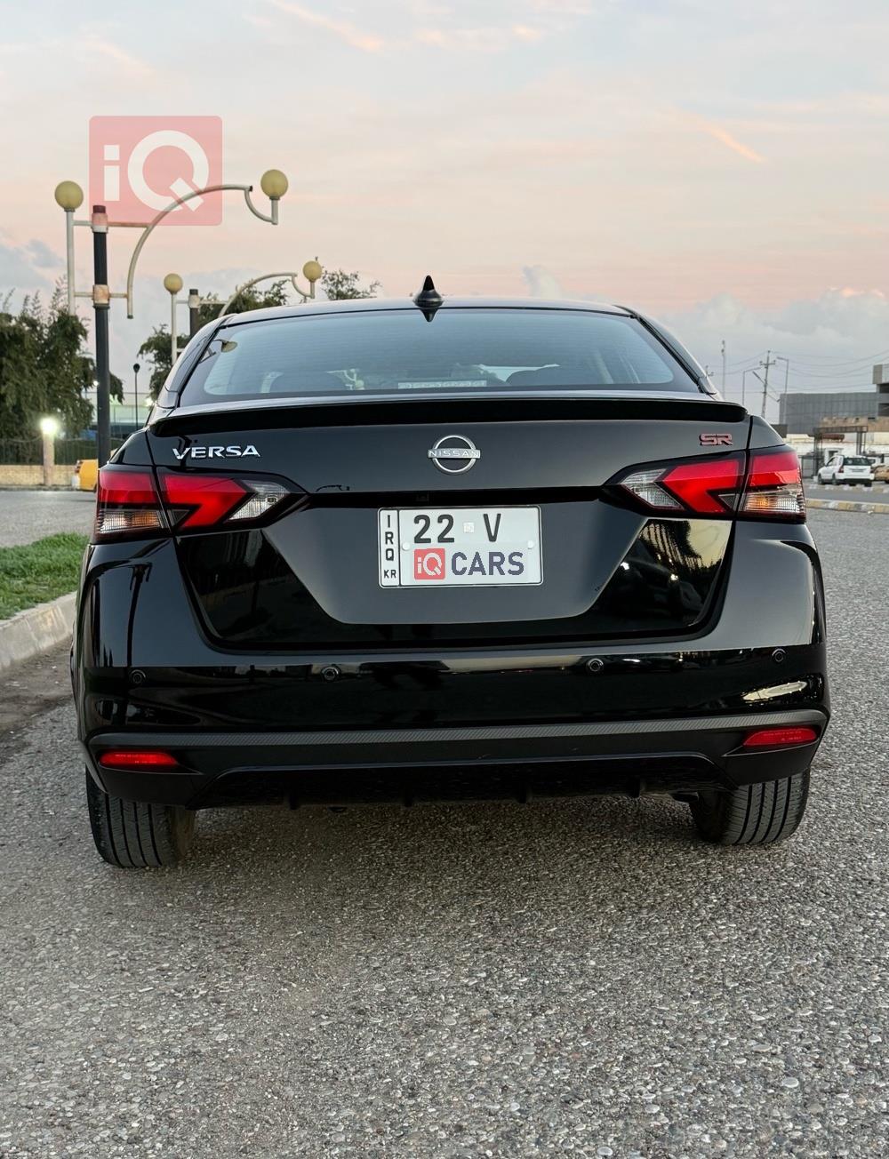 نيسان فيرسا